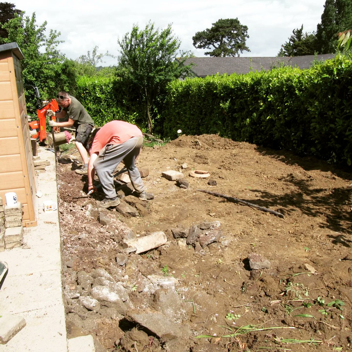 secretgardenweb's tweet photo. #timberscreening went up yesterday before the holidays began ๐๐๐Have a look on our blog to see this garden's transformation!
#screening #gardendesignideas #bristolgardens #gardentransformation #diggertime #concreteblocks #landscapers_of_instagram #landscapingideas https://t.co/u78NZon0yl
