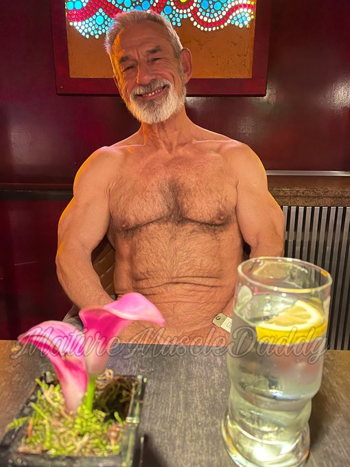 I am always having a great time when visiting a bathhouse on DaddysDay. Try it out yourself if you get