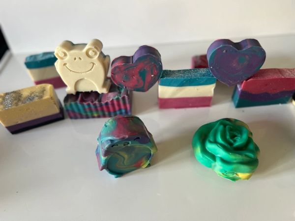 soapisalyesj's tweet image. Happy Pride!! Our #Pride collection is officially live! 
#brambleon #LGBTQ #LGBTQownedbuisness #Womenownedbuisness