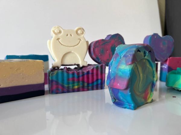 soapisalyesj's tweet image. Happy Pride!! Our #Pride collection is officially live! 
#brambleon #LGBTQ #LGBTQownedbuisness #Womenownedbuisness