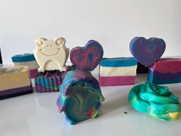 soapisalyesj's tweet image. Happy Pride!! Our #Pride collection is officially live! 
#brambleon #LGBTQ #LGBTQownedbuisness #Womenownedbuisness