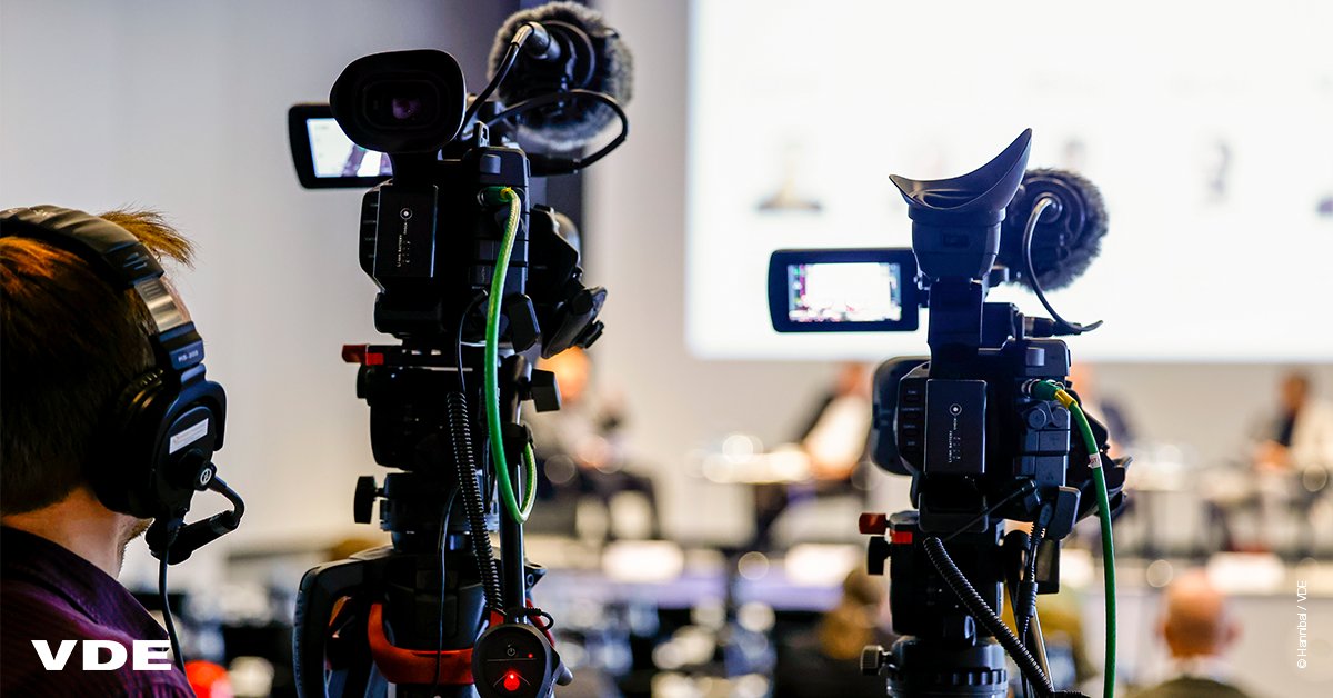 𝐇𝐚𝐧𝐧𝐨𝐯𝐞𝐫 𝐌𝐞𝐬𝐬𝐞: 𝐅𝐨𝐫𝐮𝐦 𝐄𝐧𝐞𝐫𝐠𝐲 𝟒.𝟎
📅 2. Juni 2022
🚩 Halle 12, Stand D45
Treffen Sie unsere Expert*innen im Forum Energy 4.0: vde.com/hm2022 #energienetz #ki #emobility #energy #wasserstoff #liionen #batteriespeicher #smartgrid #battery