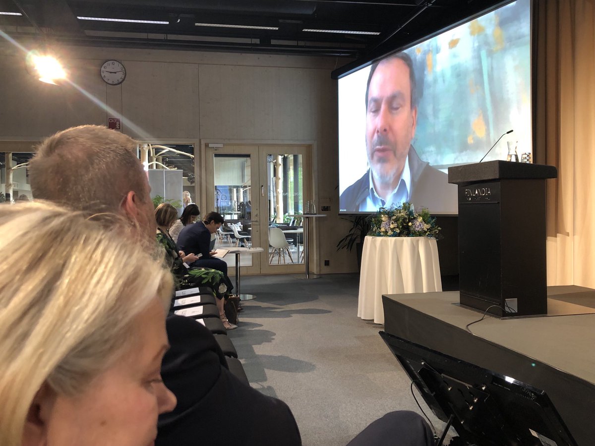 Maabrändi-termin lanseeraja ⁦<a href="/SimonAnholt/">Simon Anholt</a>⁩: vetäisin termin pois käytöstä jos voisin, sillä se on vaarallinen.#ProComDay #viestintä #maabrändi ⁦<a href="/ProComRy/">ProCom ry</a>⁩