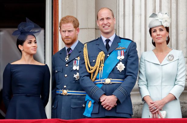 EXCLUSIVE Harry and Meghan at #platinumjubilee2022 is 'step towards real healing' of royal rift, says expert #PlatinumJubilee
 dailystar.co.uk/news/latest-ne…