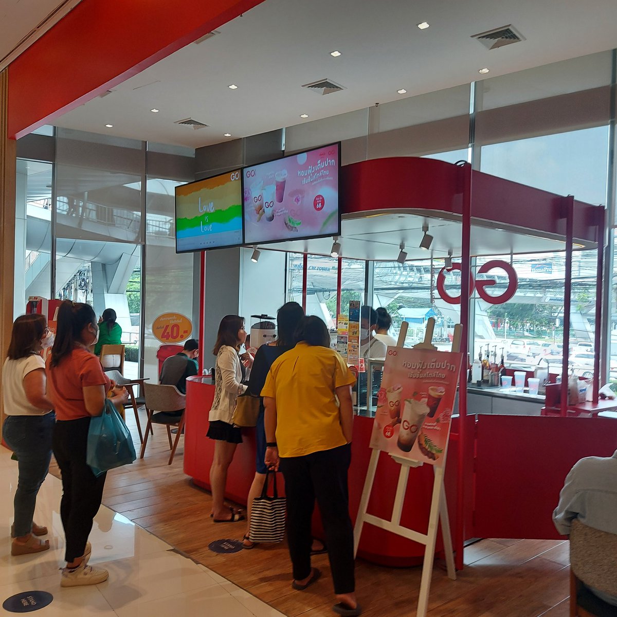 asn14390's tweet photo. ทำงานที่นี่มา 2 ปีกว่า ตึก CW tower คือ สวรรค์ของคอกาแฟจริงๆ ตึกนี้มี ร้านที่ขายกาแฟ และร้านกาแฟ 10 ร้านใน 1 ตึก มึง 10 ร้านอ่ะ เยอะมากๆ ไม่เคยไปตึกไหนที่มีร้านกาแฟเยอะขนาดนี้ แนะนำว่ามีทุกแบรนด์ที่อยากกินจริงๆนะ
#cwtower
#คอกาแฟ https://t.co/bxvU4CVvN6