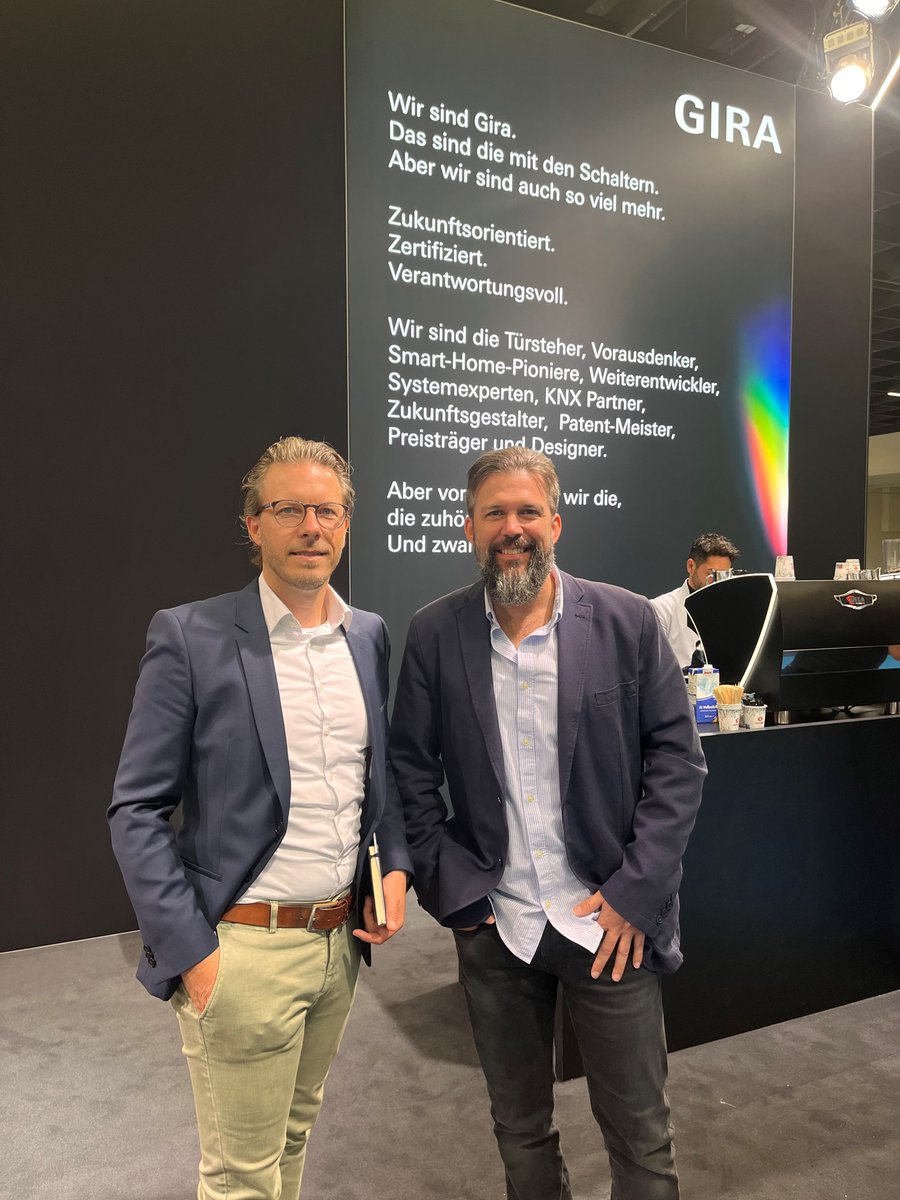 myRENZbox's tweet photo. Wie sieht die Zukunft der Baubranche aus?  Fragen mit denen sich die @digital_bau, die Fachmesse für digitale Lösungen beschäftigt. Der erste Tag ist schon gespickt mit spannenden Vorträgen und interessanten Gesprächen - unter anderem mit unserem Partner @Gira. https://t.co/0DYESlvL3T