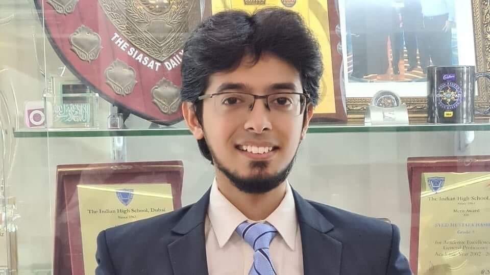 munajir31's tweet photo. मिलिए हैदराबाद के #मुस्तफा_हाशमी से जिन्होंने  #UPSC मे मिली 162 रैंक हासिल की है ये #सर्जन_डॉक्टर होने के साथ एक #हाफिज_ए_कुरआन भी है अब माशा अल्लाह #IASOfficer होंगे, कामयाबी के हर मैदान में मुस्तफा हाशमी ने अपने झंडे गाड़े है।

 दिली मुबारकबाद भाई 💐

#MustafaHashmi #UPSC #IAS https://t.co/PhNLOU9HMr