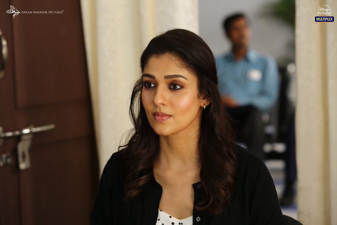 CineQuora's tweet photo. Stills from #O2TheMovie

#O2onHotstar #Nayanthara 
@GsViknesh @that_Cameraman @Composer_Vishal  
@EditorSelva @ArtSathees @prabhu_sr #O2TheFilm https://t.co/e5IoIuvTnc