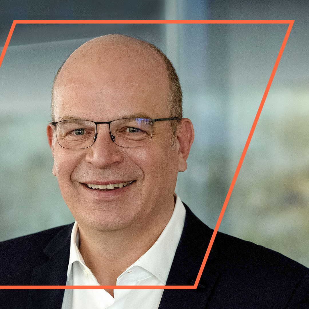 BSHTurkiye's tweet photo. Yeni global CEO ve Yönetim Kurulu Başkanımız Matthias Metz’in 1 Ekim 2022 tarihi itibarıyla BSH ailemize katılacağını paylaşmak isteriz. Gelecekteki başarılarımızı kendisiyle şekillendireceğimiz için oldukça heyecanlıyız!
#TeamBSH #BSH #BSHTürkiye #BSHKariyer https://t.co/UXbfzQBspU
