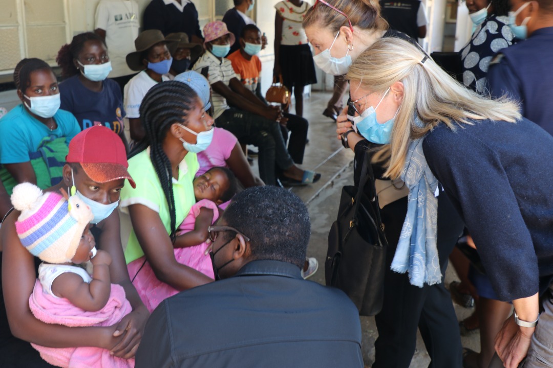 Listening to a young mother who accessed #ANC & post delivery care at Alaska Clinic, Chinhoyi MashWest Province where #ResultsBasedFinancing is implemented by @MoHCCZim, @UNICEFZIMBABWE & CrownAgent  supported by HDFZim🇪🇺🇬🇧🇸🇪🇮🇪
@euinzim @UKinZimbabwe @SwedeninZW @IrlEmbPretoria