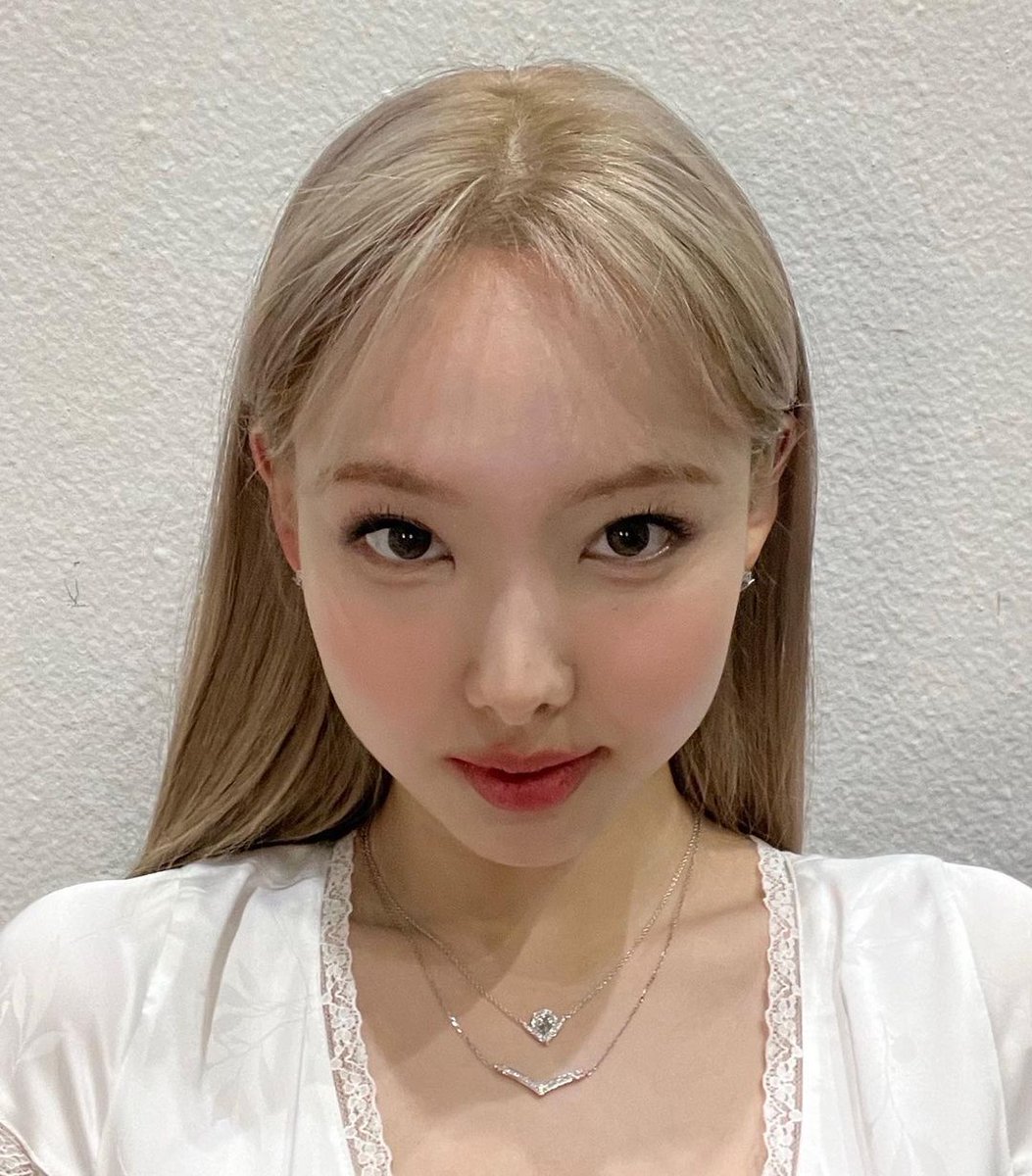 _T_STAR_'s tweet photo. 220602 여워 틋스타🐰
https://t.co/1vecfZi4vH
#광고 #나연
#쇼메 #Chaumet #CrownYourStyle #GraceandCharacter
@ chaumetofficial
#TWICE #트와이스 @JYPETWICE #나연 #NAYEON https://t.co/wTXV61aPwd