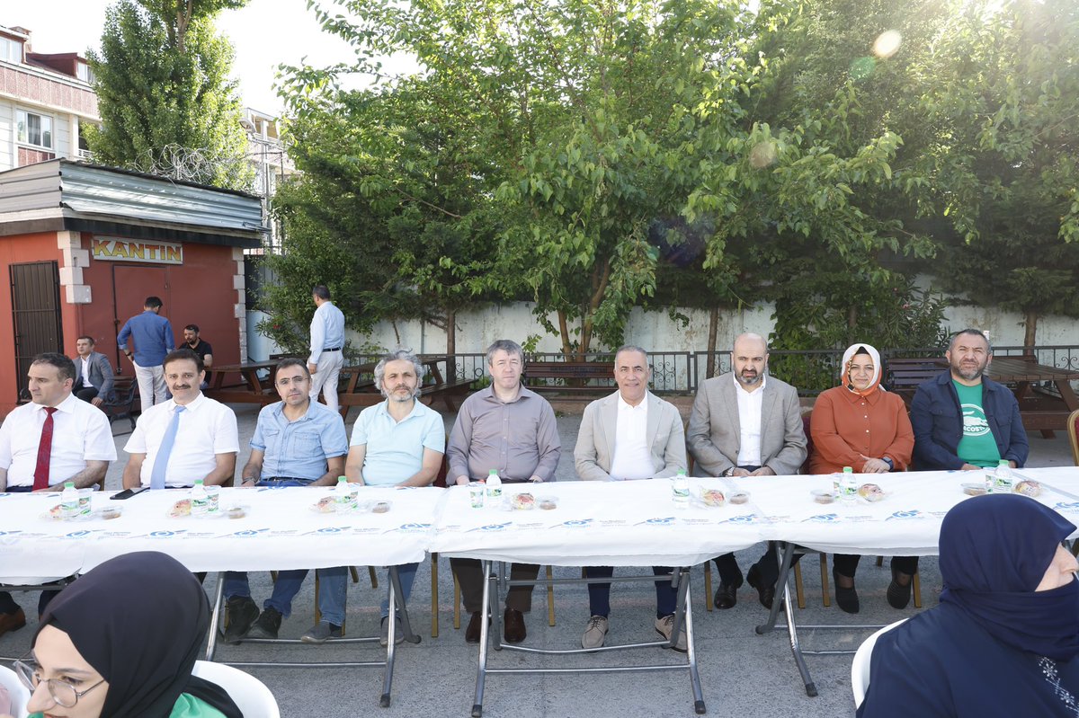 Ahmet Ünal Kız Anadolu İmam Hatip Lisesi mezuniyet töreninde genç kardeşlerimiz ile bir araya geldik 🎓

Lise eğitimlerini başarıyla tamamlayarak, yeni ufuklara doğru yola çıkan kardeşlerimi ayrı ayrı tebrik ediyorum 👏🏻👏🏻