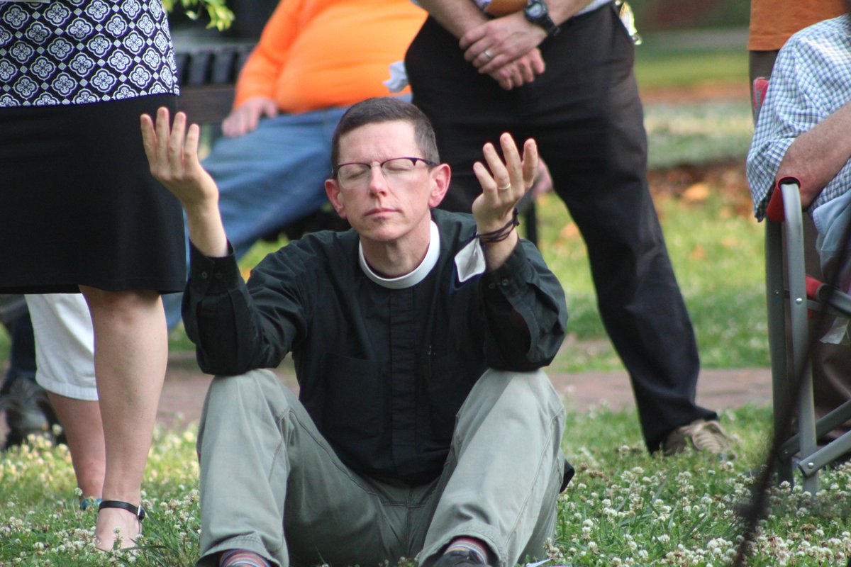 TedSchubel's tweet photo. Micah Ecumenical Ministries and its nine downtown Fredericksburg churches and others interested,  gathered in Hurkamp Park Wednesday night to talk about how to continue the meet the needs of the homeless.  Micah is looking to use tiny homes to create a community. https://t.co/ngzwrF43dl