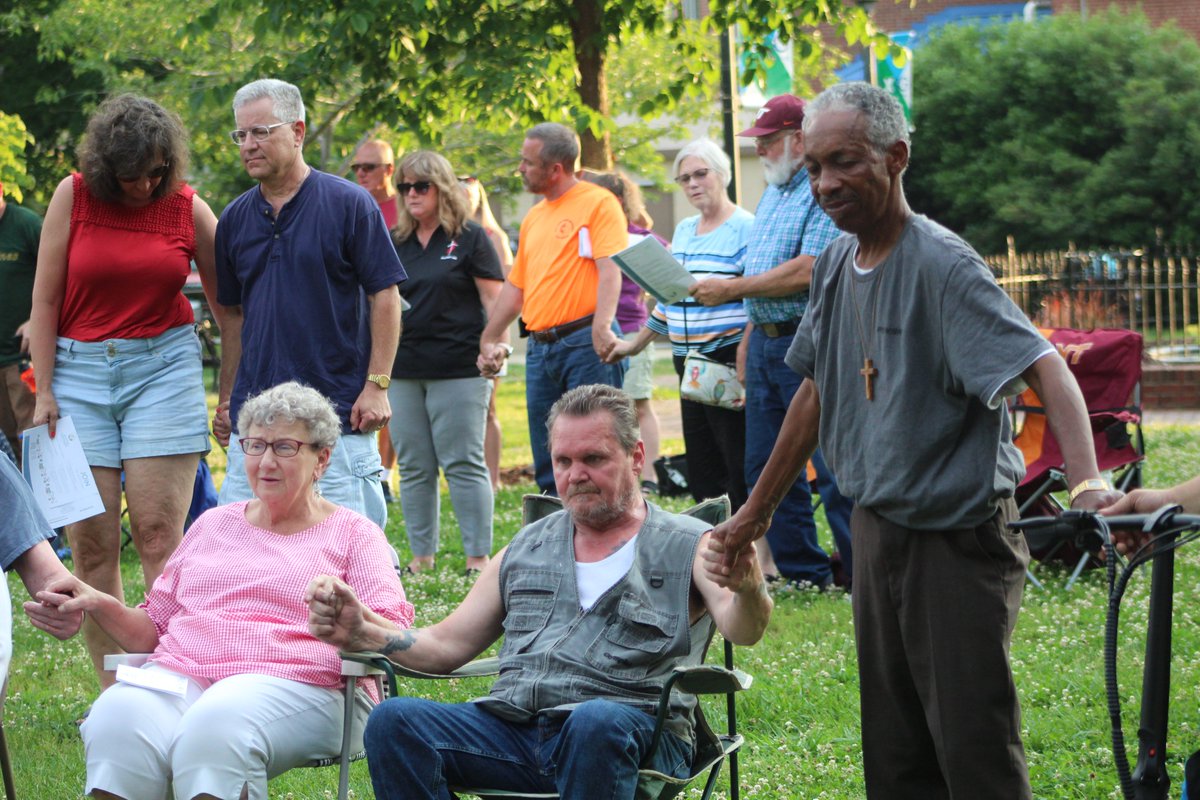 TedSchubel's tweet photo. Micah Ecumenical Ministries and its nine downtown Fredericksburg churches and others interested,  gathered in Hurkamp Park Wednesday night to talk about how to continue the meet the needs of the homeless.  Micah is looking to use tiny homes to create a community. https://t.co/ngzwrF43dl