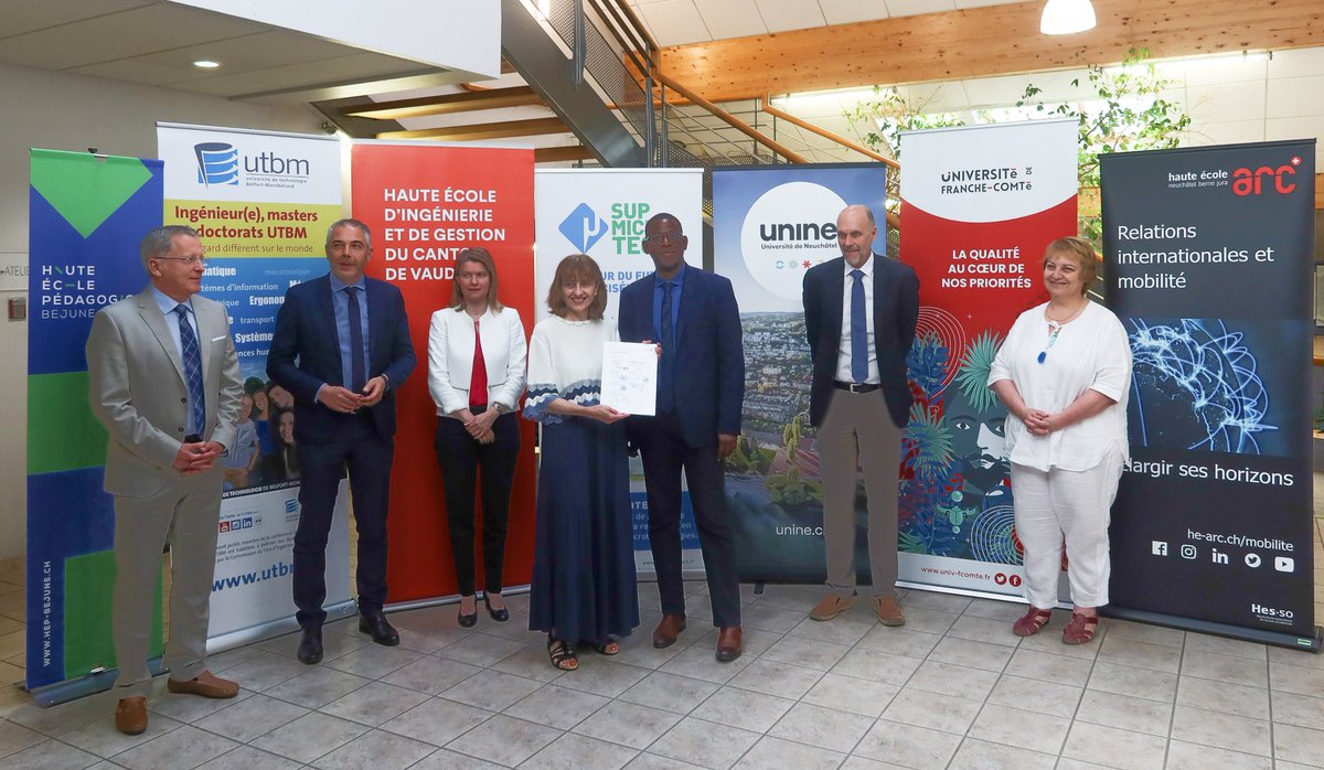 Nouvelle impulsion pour la #coopération #transfrontalière franco-suisse 🇫🇷🇨🇭
Les 7 établissements d’enseignement supérieur et de recherche membres de la #Cds se sont réunis à Pontarlier et ont officialisé le renouvellement pour 3 ans de l’accord de consortium. 

📸©Juliette Fumey