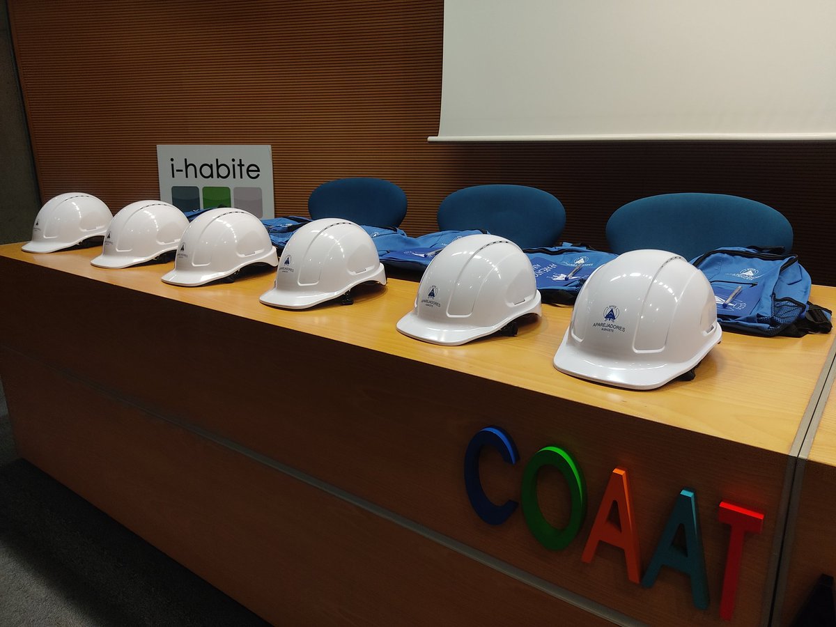 ¡Feliz día del patrón! 
Ya está todo preparado para celebrar el día de la Arquitectura Técnica con la Bienvenida a los Nuevos Colegiados, la entrega de insignias de 25 y 50 años de profesión y la presentación del libro de 10 años más de historia del COAATIE.
#conectAT #aparejador