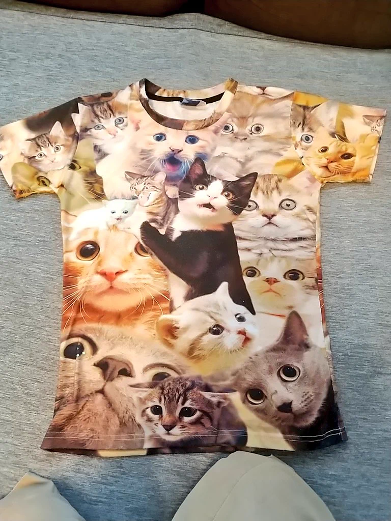 超無口な医師に猫好きを白状させるwかわいいTシャツがこちら！