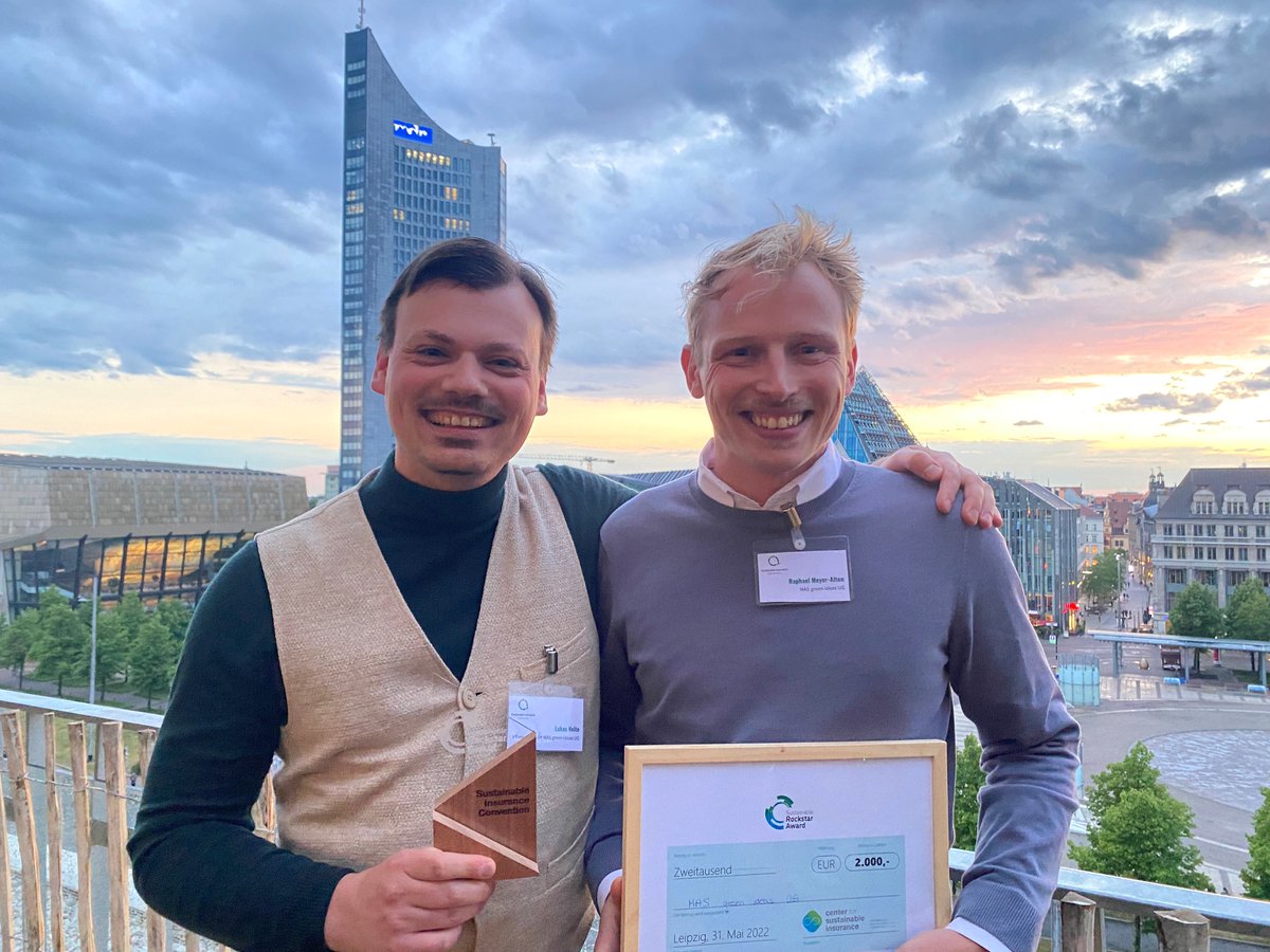 Nach spannenden Pitches, wurde der Sustainable Rockstar 2022 gekürt! Herzlichen Glückwunsch an MAS green idea🎉 Mit dem zukunftsweisendem Produkt "SustaAInable with AI" hat sich MAS green ideas gegen fünf weitere starke Start-ups durchgesetzt.
#npn #startups #sustainablerockstar