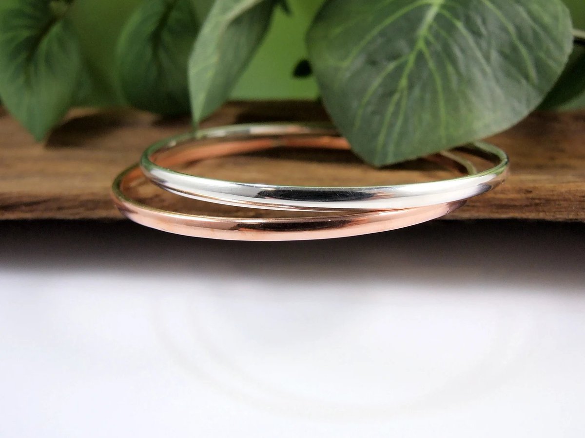 MaxinePring's tweet image. Stacking Bangles, set of two 1 each in Sterling Silver and Copper 3mm wide Polished Bangles, size Small 7.5 inches etsy.me/3tahcai via @Etsy #handmade #stackingbangles #etsyuk