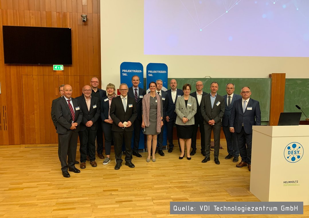 technikzukunft's tweet photo. Die #Projektträger treffen sich heute zum 10. Branchentag (sog. #PTTag) am @desy in #Hamburg. Dabei sind 13 Projektträger. Sie betreuen 90.000 Projekte und 9 Mrd. Euro Fördermittel p.a. 👉 Mehr Infos über das #PTNetzwerk: https://t.co/6Cy9fRNNUt #PTTag22 #Innovation #Transfer https://t.co/8uNJ3cXmxR
