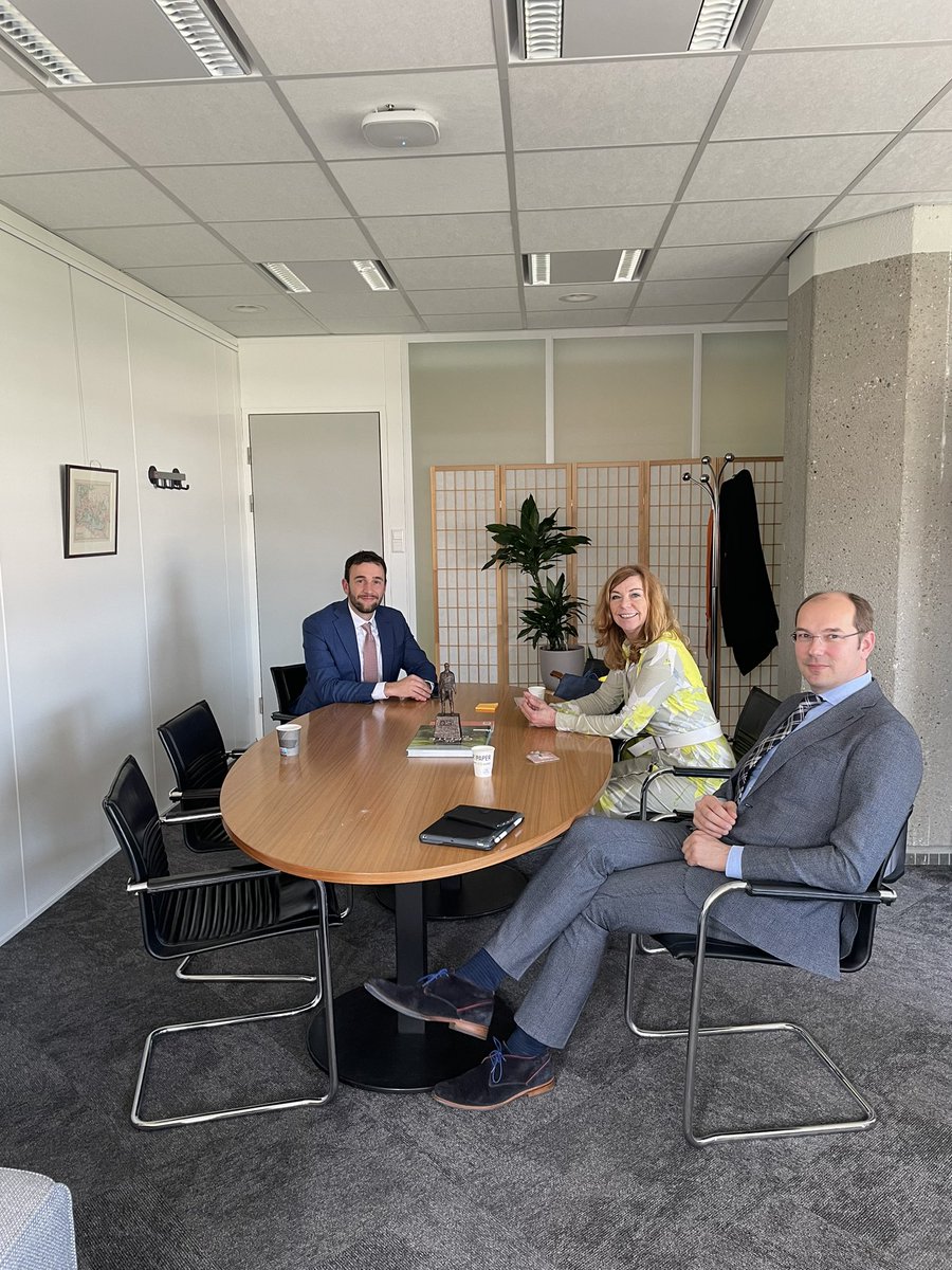 SilvioErkens's tweet photo. Goed gesprek gehad met Groningse VVD-collega’s @MirjamWulfse en @EJBennema over de grote ambities op het gebied van wind-op-zee en groene waterstof https://t.co/qALLGavRRy