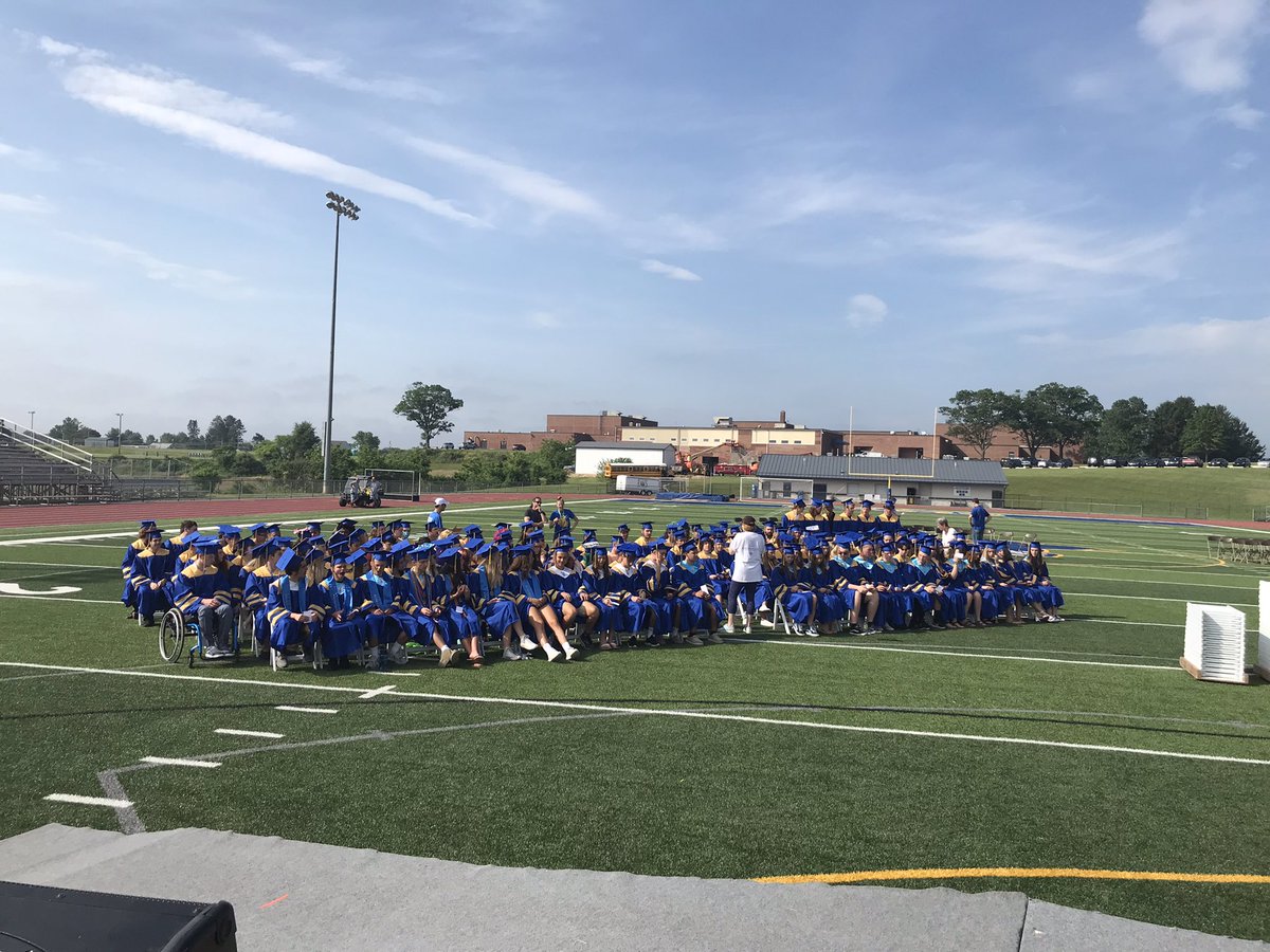 PSUCLB05's tweet photo. It’s good to be outside! #gradpractice #ramspride https://t.co/8z80Prv8Fd