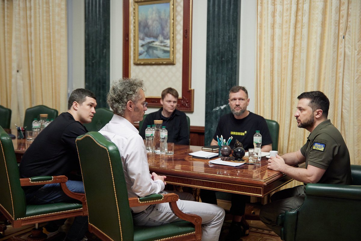 amitisinvesting's tweet image. $PLTR

PALANTIR CEO ALEX KARP MEETING WITH UKRAINE PRESIDENT VOLODYMYR ZELENSKYY