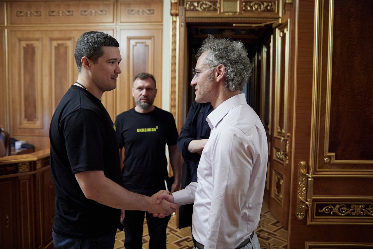 amitisinvesting's tweet image. $PLTR

PALANTIR CEO ALEX KARP MEETING WITH UKRAINE PRESIDENT VOLODYMYR ZELENSKYY