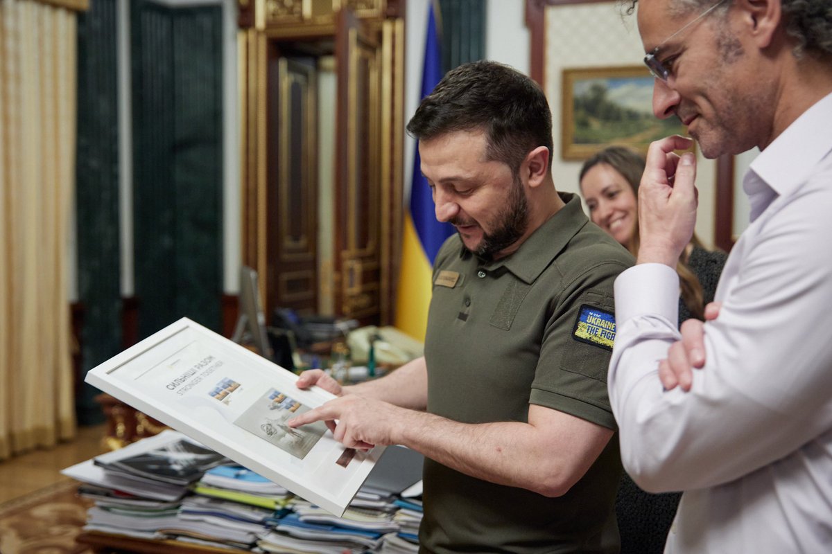 amitisinvesting's tweet image. $PLTR

PALANTIR CEO ALEX KARP MEETING WITH UKRAINE PRESIDENT VOLODYMYR ZELENSKYY