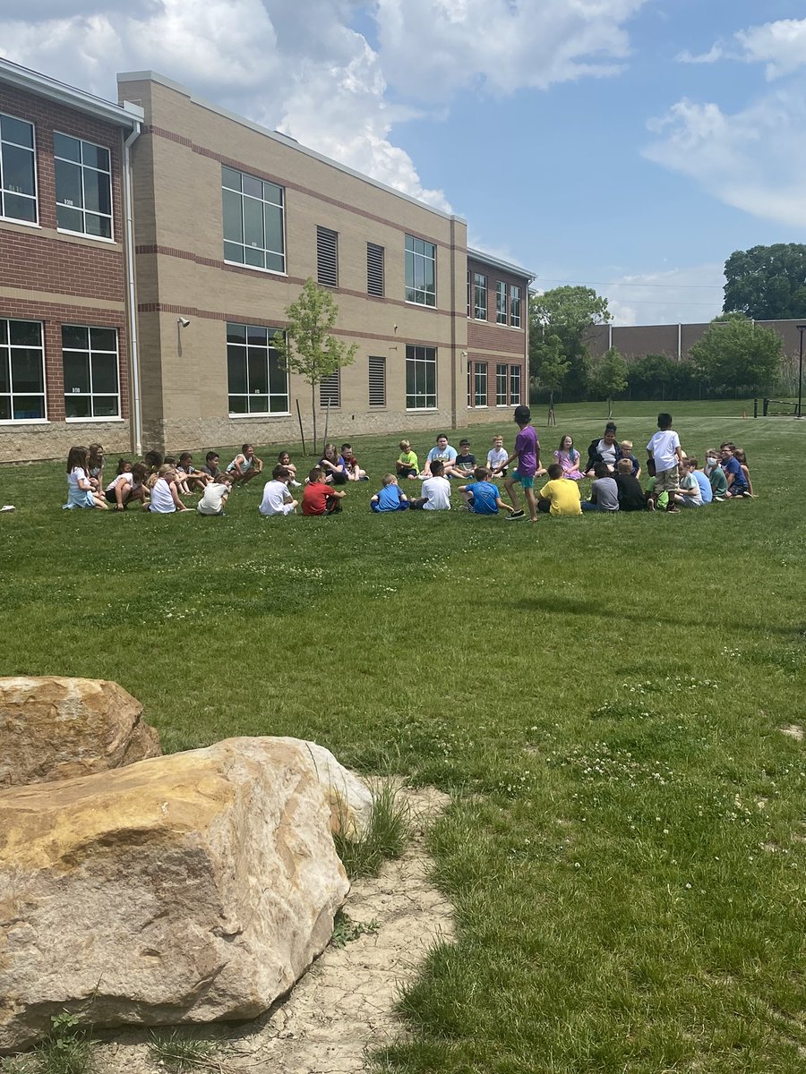 caramcgregor16's tweet image. Duck, Duck….GREY Duck at recess!!!!  I love these second graders and how much they love to play together!  💙🧡#duckduckgreyduck #minnesotastyle @BPEStitans @BereaCSD @bereateachers #keepthemlittle #littletitans