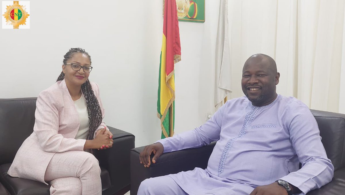Amina_AK_N's tweet photo. Un début de semaine  🤩💃

Entre annonce par #OFMG de la baisse des frais de retraits &amp; audience au #CNT accordée par son SG, je suis heureuse de savoir que nos ambitions convergent sur bien des sujets🙏🏽

🤞ce #Jeudi être aussi positif
avec le🏆 de mon joueur à #RollandGarros 😉 https://t.co/QKoCmZ0LYI