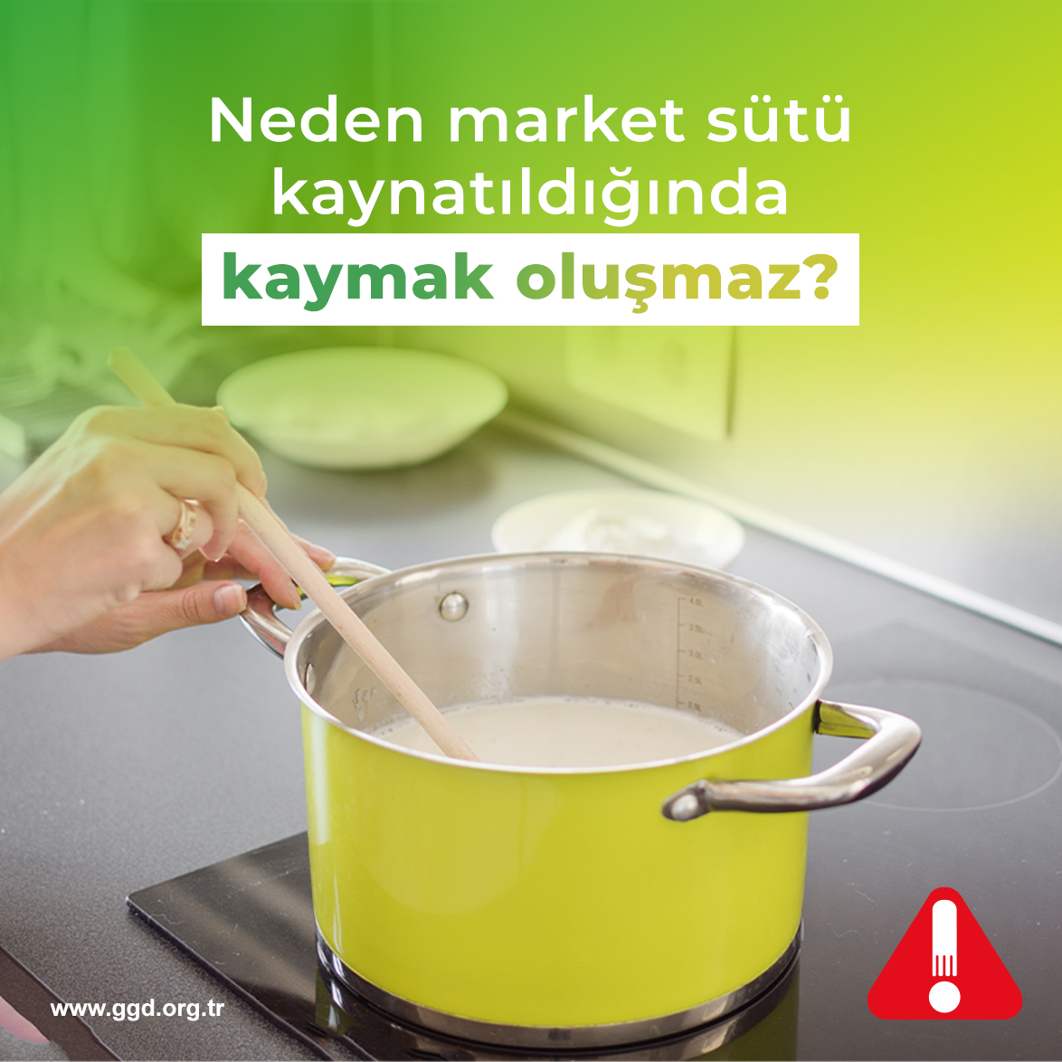 Kaymak, süt yağının sütün üzerinde zamanla birikmesi sonucu oluşur. UHT veya pastörize sütler Homojenizasyon işlemine tabi tutulduklarından ısıtıldığında ve bekletildiğinde kaymak oluşumu gözlenmez.

Peki neden?

Bu durum sütün içerisindeki yağın alındığı anlamına gelmez.