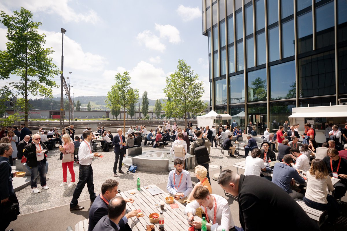 thecryptovalley's tweet photo. Lunch under the sun at #CVC22 ☀️ https://t.co/MOUGWNt6J6