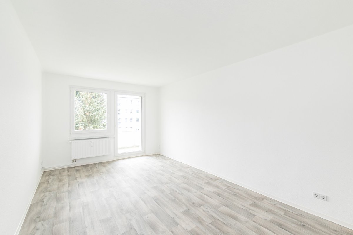 WohnungChemnitz's tweet photo. Megaschickes Tageslichtbad I direkt am Park I großer Balkon
* Erstbezug nach Sanierung
* Sofort bezugsfertig
Albert-Jentzsch-Str. 61, 3. OG re, 59,68 m², 3-Raum-Wohnung, 459 € warm
Energieausweis: 65 kWh/(m²*a), inkl. WW, Bj. 1967, Fernhz.
#Echtglasdusche #Duschbad #CAWG https://t.co/IMntI5Rfuk