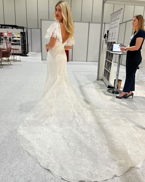 Did you know that all of our beautiful dresses are designed right here in the UK?
Lovingly created and based on the styles that are hitting catwalks around the world.
Book your bridal appointment today 💕
thebridalloungewales.simplybook.it/v2