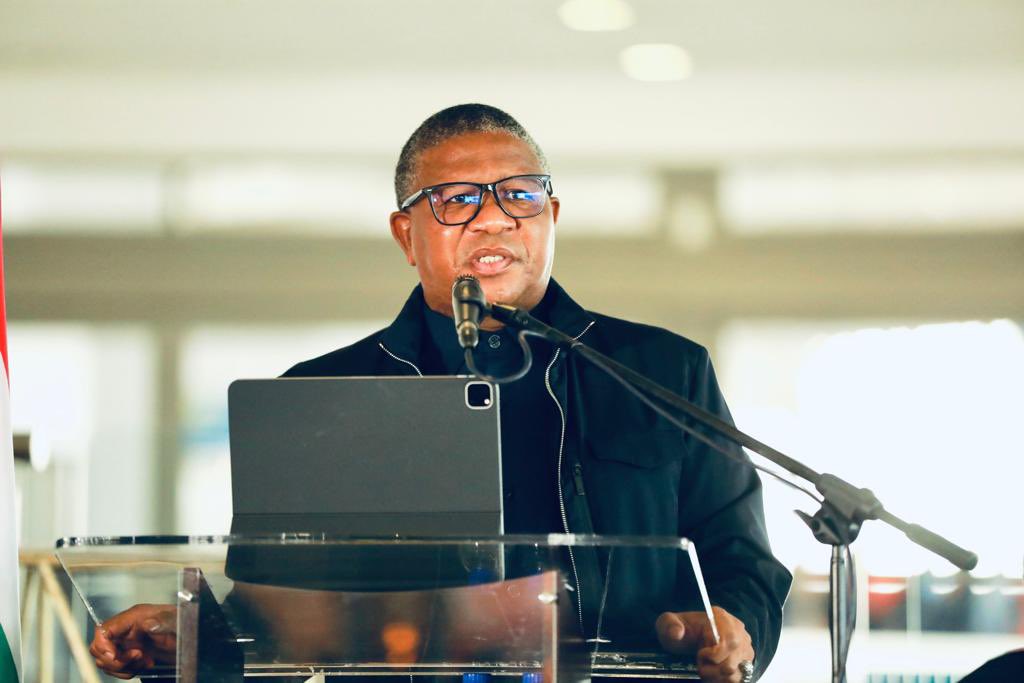 Dotransport's tweet photo. CLOSING REMARKS: 

Minister of Transport, @MbalulaFikile speaks at the Engagement with stakeholders on National Rail Policy at PRASA Rhodesfield Station,  Kempton Park. #RailPolicyEngagement #RailPolicy @Rail_Safety @PRASA_Group https://t.co/P0NwoAtfTP