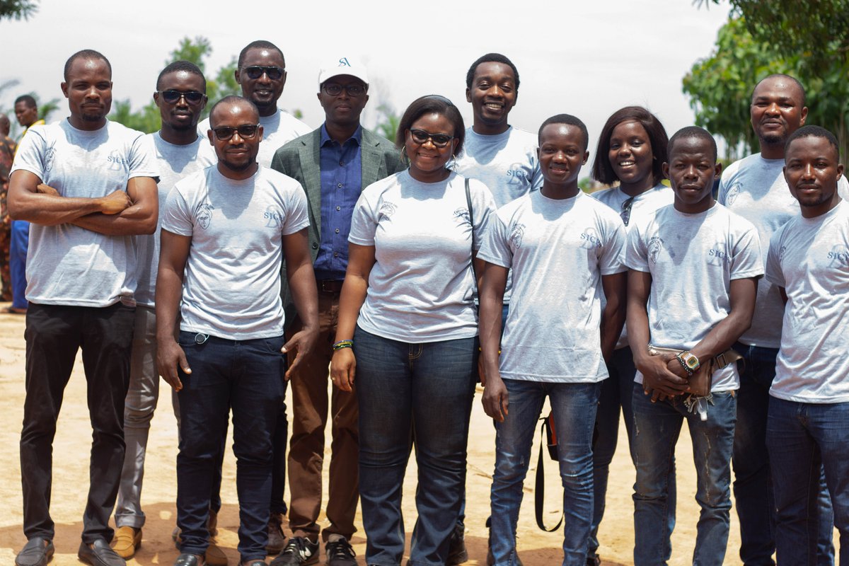 sicpa's tweet photo. Dans le cadre de la Journée nationale de l’Arbre, célébrée le 1er juin au #Togo, @sicpa  lance une action de reboisement d’un espace de cinq hectares en procédant à la mise en terre de 3000 plants. 
➡️https://t.co/nhZMS1sjS4
#CorporateSocialResponsibility #CSR #RSE #Environnement https://t.co/t0JUSZEKCW