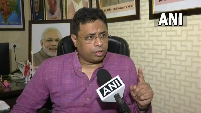 tv9gujarati's tweet photo. #SingerKKDeath | 7000 people were allowed in space for 3000 people. Those who let this happen should be arrested. There was no Police officer. Those responsible should be arrested. I've demanded a central agency (probe). This could be a case of major negligence: Saumitra Khan,BJP https://t.co/HGPyFP7lol