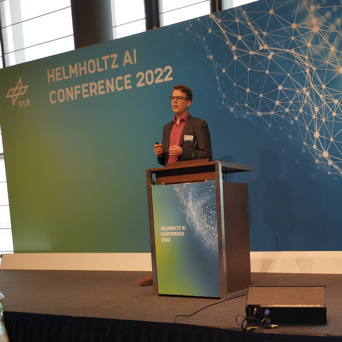 Helmholtz AI (@helmholtz_ai) on Twitter photo Now PhD student Robin Spanier from <a href="/DLR_en/">DLR - English</a> is talking about 'Pollination #ArtificialIntelligence (PAI): Using #DeepLearning to identify pollinators'. 🐝🐞🌻 Now PhD student Robin Spanier from <a href="/DLR_en/">DLR - English</a> is talking about 'Pollination #ArtificialIntelligence (PAI): Using #DeepLearning to identify pollinators'. 🐝🐞🌻