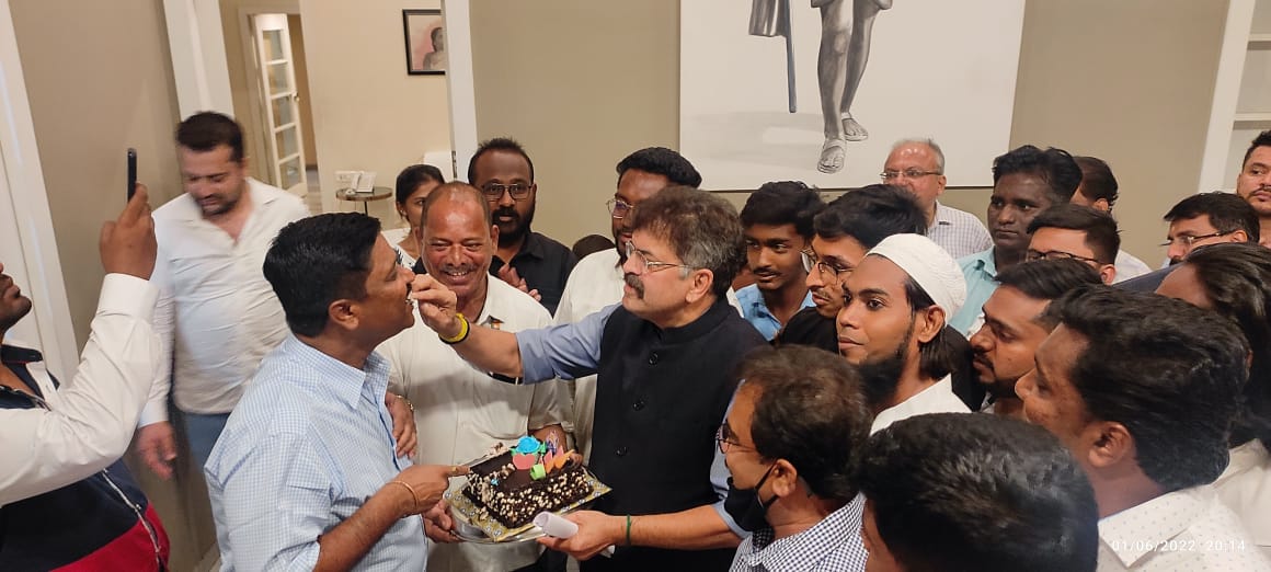 ncp_abu's tweet photo. रख हौसला वो मंज़र भी आएगा,
प्यासे के पास चलकर समंदर भी
आएगा थक कर न बैठ ये मंज़िल के
मुसाफिर मंज़िल भी मिलेगा औ���
मिलने का मज़ा भी आएगा। https://t.co/KBEWBtIdgz