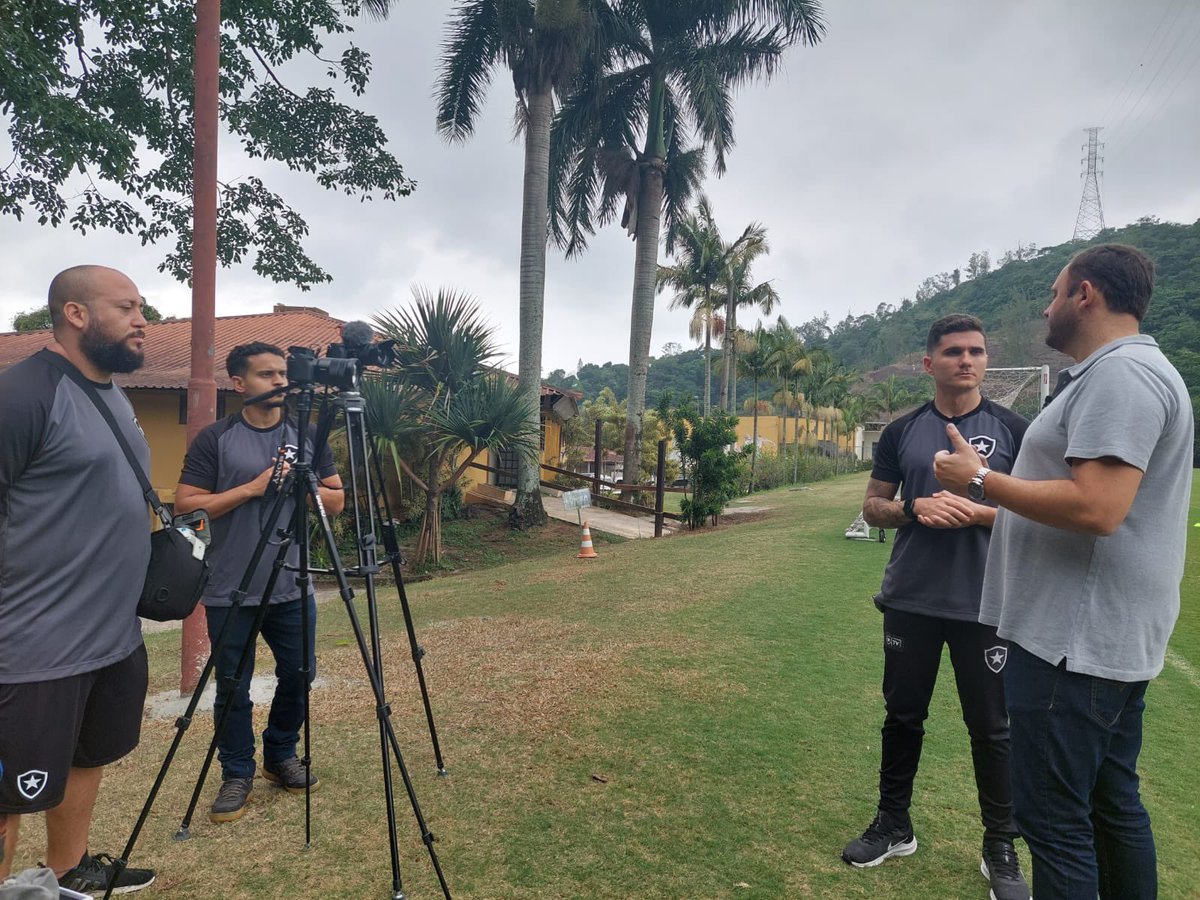 fmorani_'s tweet photo. Com nosso Diretor de Futebol @andre_mazzuco, em participação especial no Boletim Alvinegro da Botafogo TV: https://t.co/ciB0RMGHFN

#AssComBFR 🎥🖥📲 https://t.co/FulCIzdz5m