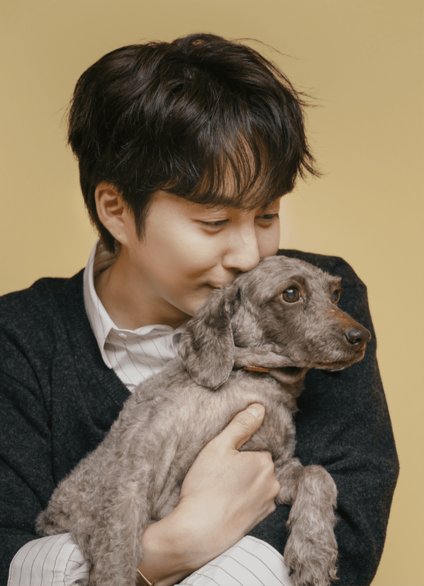 PaolisLestrange's tweet photo. No, pero es que mira que hermoso está este shoot!!! 🥺😭

@official_KHJ87 ✨💚 mis nuevas fotos favoritas 💚💚

#kimhyungjun #김형준 https://t.co/2fm3dtTElx