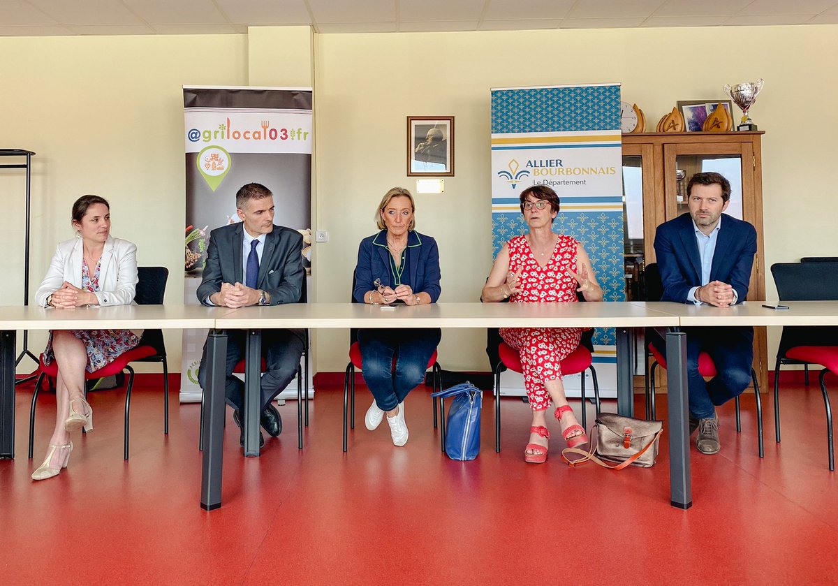 URB_Allier's tweet photo. Cette semaine, le @Allierdpt organise l'événement "Connectez-vous Local" avec #Agrilocal. 5560 convives vont participer à cette #événement dans 17 établissements.
Le département #Allier s'engage pour l'accès à une alimentation de qualité et de proximité. https://t.co/S8V5eu4dZp