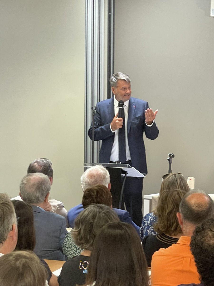 CNBarreaux's tweet photo. "Cette génération en quête de sens en trouvera-t-elle dans notre serment ?
Notre formation initiale et continue sauront-elles répondre à leurs questions, leurs ambitions, leurs inquiétudes ?" @GavaudanJ #ForumFormation @EDACentreSud https://t.co/gob9kg9Dmr