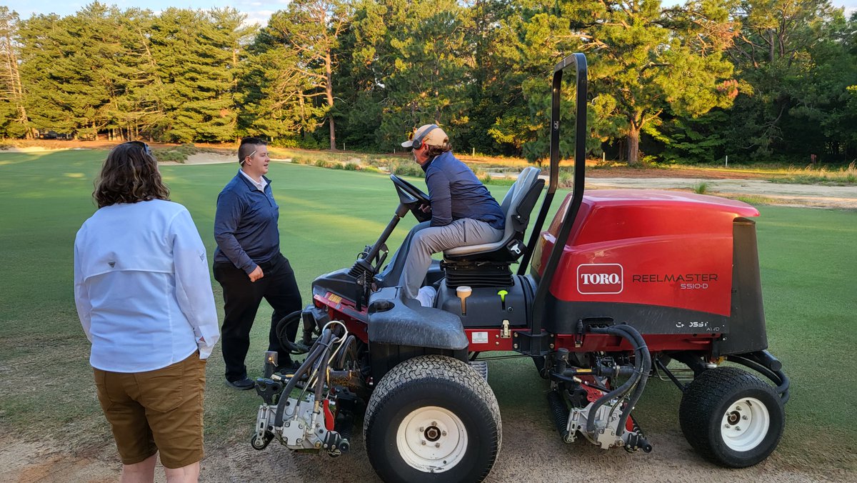 SyngentaTurf's tweet photo. It's a beautiful morning here at the @uswomensopen!

Thanks to the #USWOWomensTurfTeam and all the volunteers who are working hard to make today a success. https://t.co/xHnBc5u3Lv