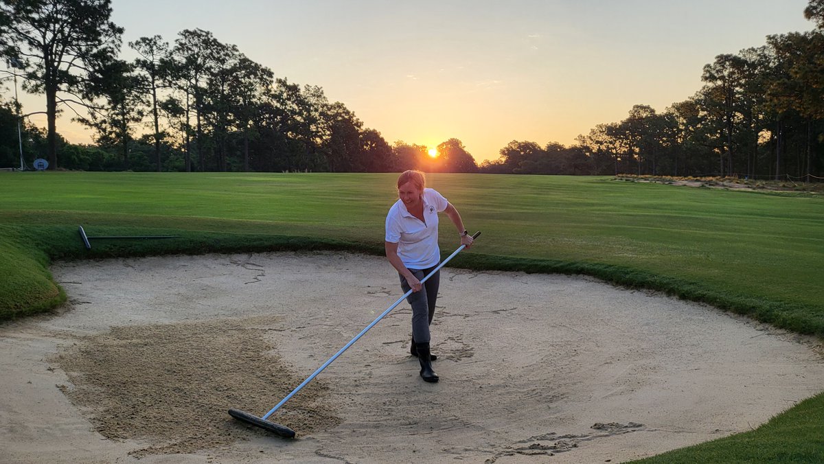 SyngentaTurf's tweet photo. It's a beautiful morning here at the @uswomensopen!

Thanks to the #USWOWomensTurfTeam and all the volunteers who are working hard to make today a success. https://t.co/xHnBc5u3Lv