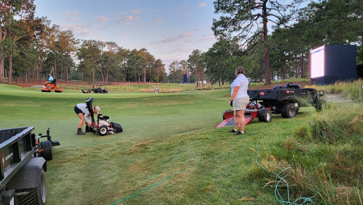 SyngentaTurf's tweet photo. It's a beautiful morning here at the @uswomensopen!

Thanks to the #USWOWomensTurfTeam and all the volunteers who are working hard to make today a success. https://t.co/xHnBc5u3Lv