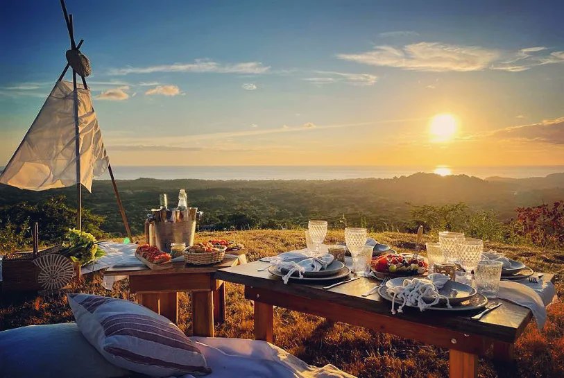 SlowCostaRica's tweet photo. Aujourd'hui nous vous invitons à vivre une expérience exceptionnelle, un pique-nique sur la côte Pacifique du Costa Rica !

https://t.co/CULd8S7Jfr

#costarica #piquenique #picnic #nature #ocean #travel #voyage #puravida #plage #coucherdesoleil #sunset #beach #slowtourisme #slow https://t.co/IvtWT3DTLF
