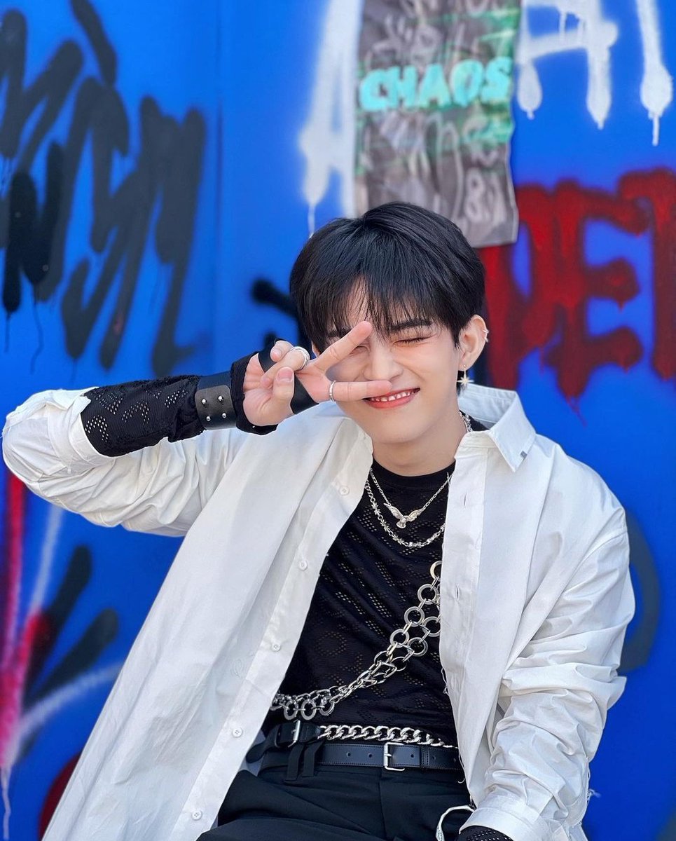 centralvictonbr's tweet photo. 📸| 02.06.22 – Atualização do #SUBIN em seu IG pessoal

"Chaos 💙💛"

#VICTON #빅톤 #Chaos @VICTON1109 (4/5) (+) https://t.co/WieKUeV3CV