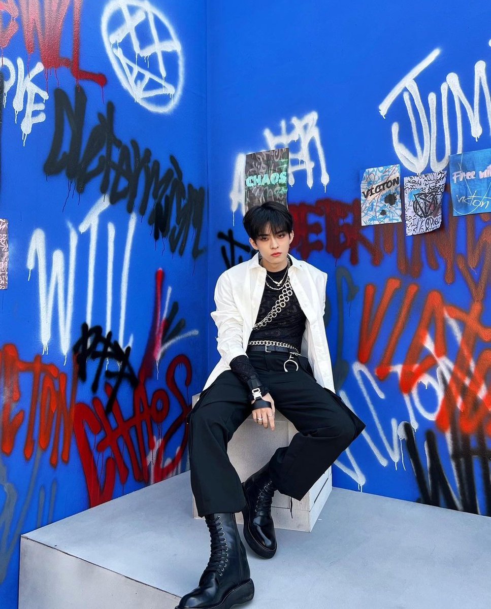centralvictonbr's tweet photo. 📸| 02.06.22 – Atualização do #SUBIN em seu IG pessoal

"Chaos 💙💛"

#VICTON #빅톤 #Chaos @VICTON1109 (4/5) (+) https://t.co/WieKUeV3CV